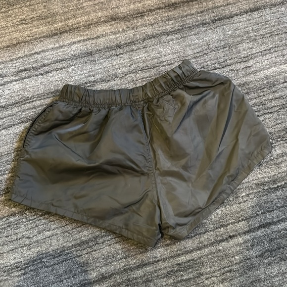 Fear of God Essential shorts xs Nylon - Picture 4 of 5